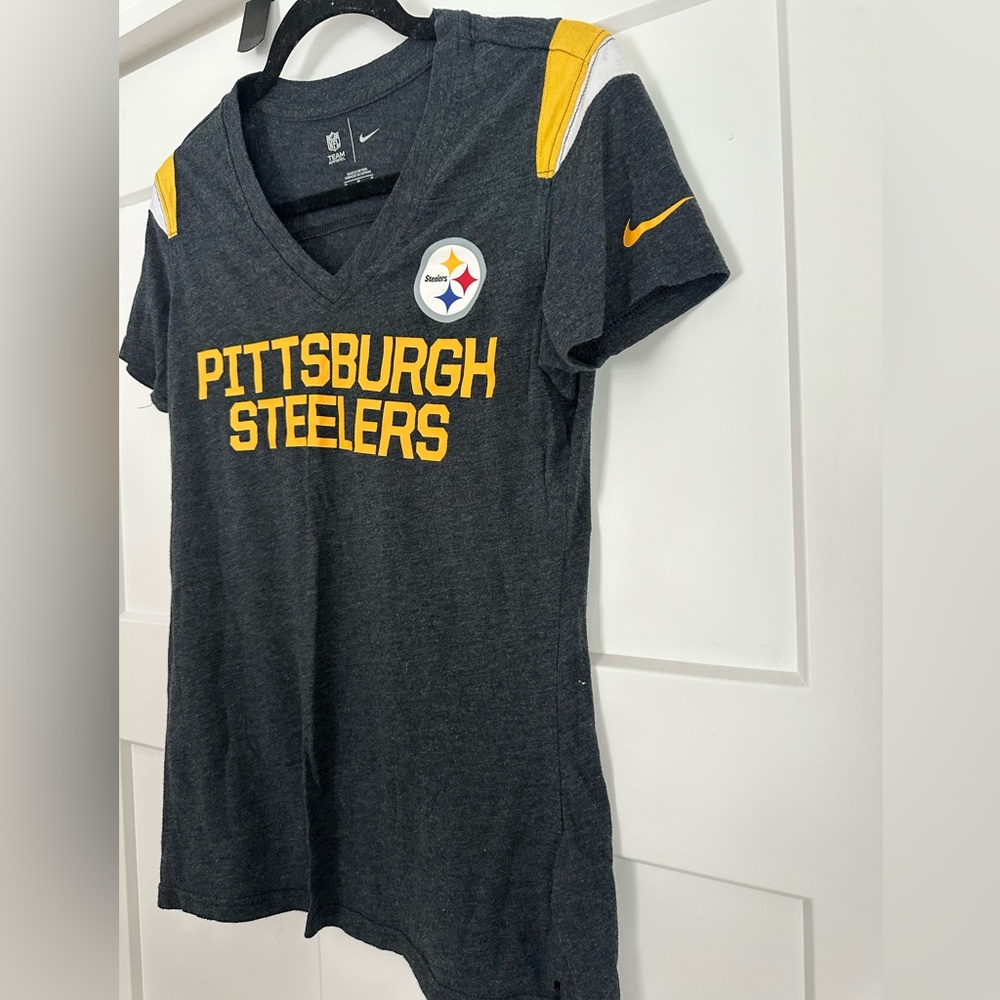 Nike NFL Team Apparel Pittsburgh Steelers Women’s M V-Neck Tee - Picture 2 of 5